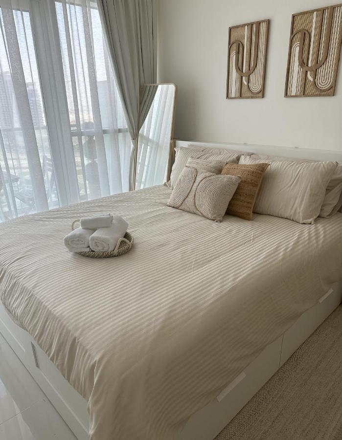Tranquil Studio In Damac Hills Dubai Bagian luar foto