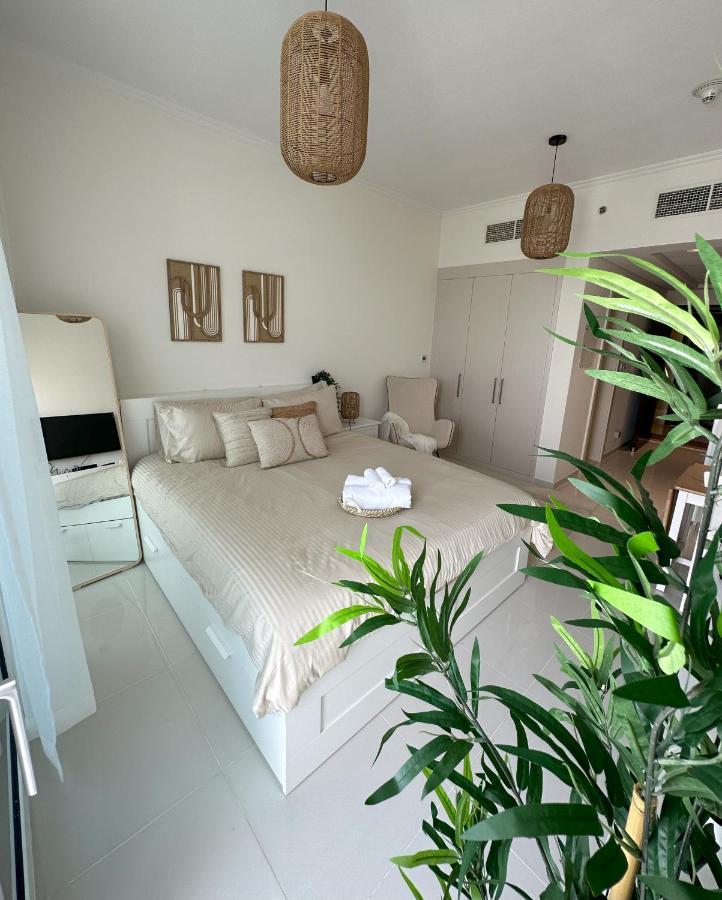 Tranquil Studio In Damac Hills Dubai Bagian luar foto